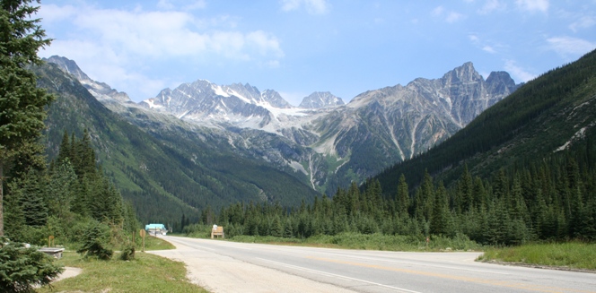 Uitzicht op de Rocky Mountains vanaf de Rogers Pass. Fotografie: Eva van Dijk, Gerard van Heusden