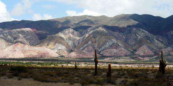 Van Salta naar het hoog gelegen Cachi, langs de Lucky Luke-Cactussen, Klik voor de blog over ons verblijf aan de voet van, en boven op de Andes